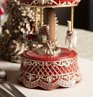 Bild av charmig speldosa i klassisk karusellstil