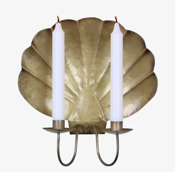 Bild av elegant lampett i antik mässing med snäckdesign