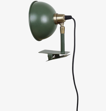 Bild av grön klämlampa med tidlös design och funktionalitet