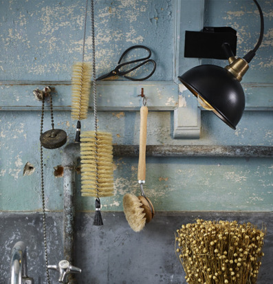 Bild av en verkstad med rustik charm och industriell stil