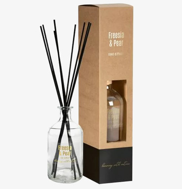 Foto av elegant doftspridare med stilren förpackning