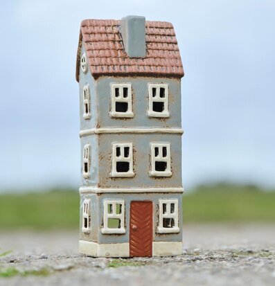 Foto av charmant ljuslykta i keramik med rustik känsla