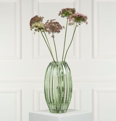 Bild av elegant grön vas med texturerad design