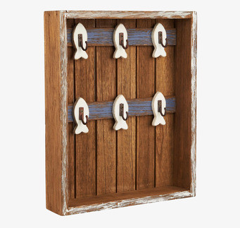 Bild av rustikt nyckelskåp med maritim charm och stil