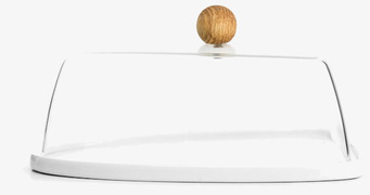 Foto av elegant ostkupa med glaskupol och träknopp