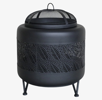 Bild av elegant och robust eldstad med intrikat mönster