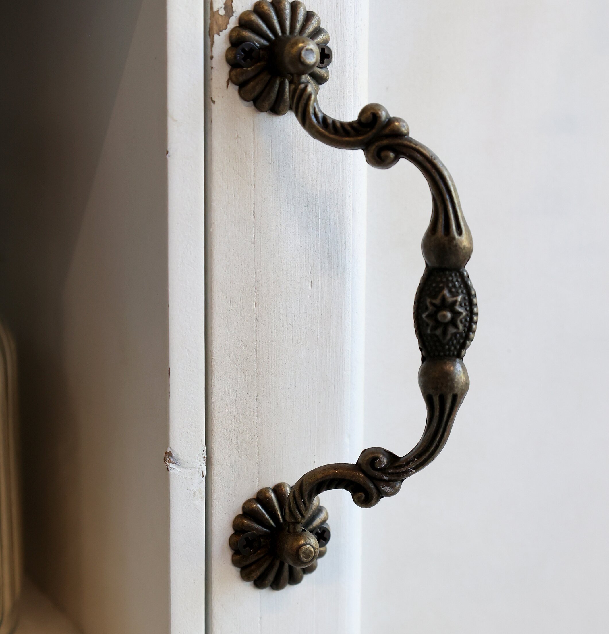 Väggskåp Creme Chic Antique Skåp (ej för nycklar eller medicin) Vägghyllor som mer är en möbel