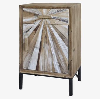 Foto av robust träskåp med jordnära toner och mönster