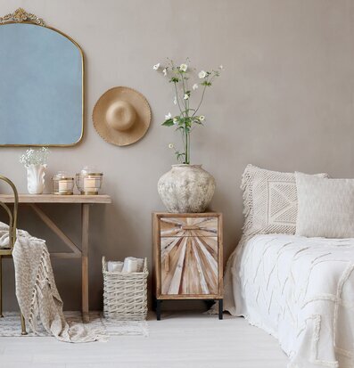 Foto av harmonisk inredning med naturtoner och design