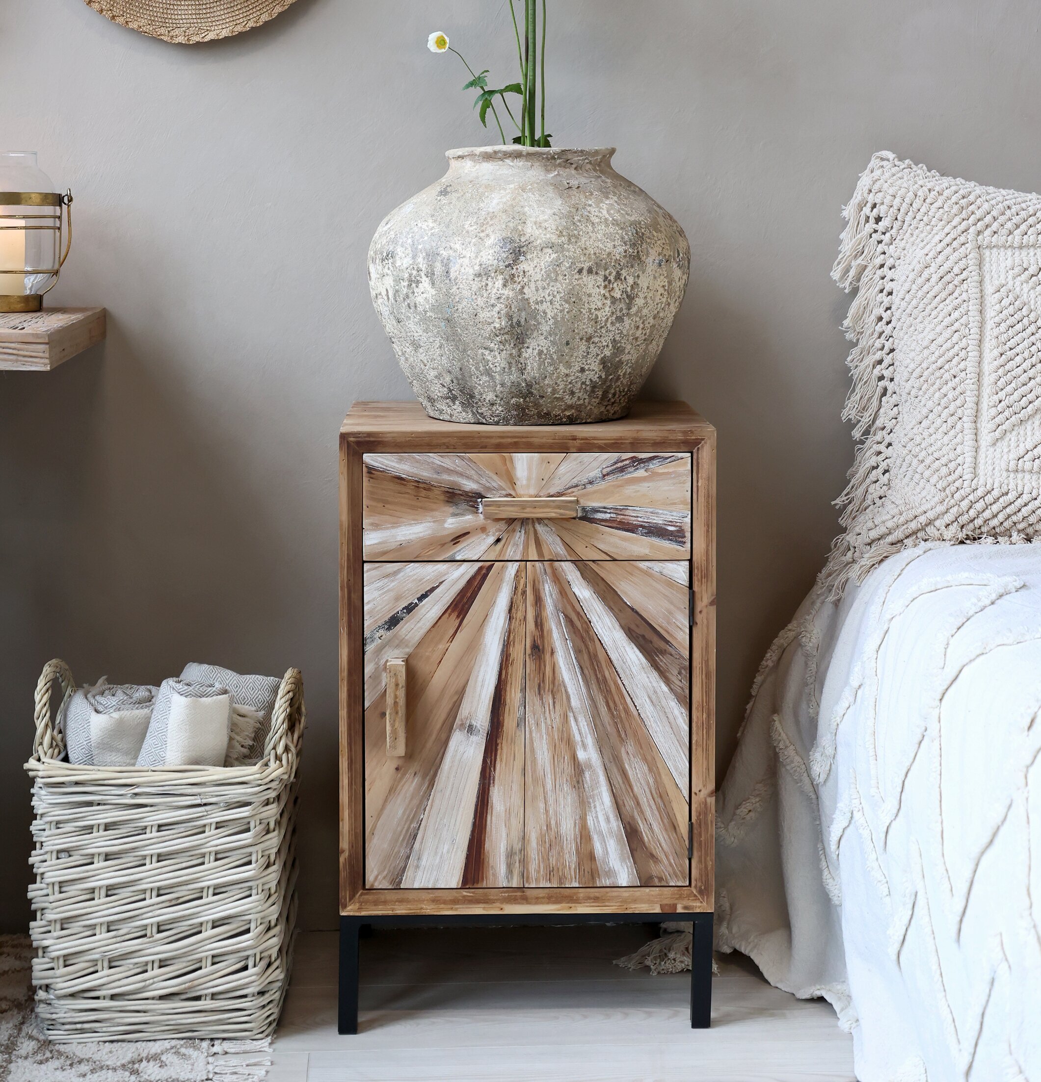 Träskåp Natur Chic Antique Skåp (ej för nycklar eller medicin) Vägghyllor som mer är en möbel