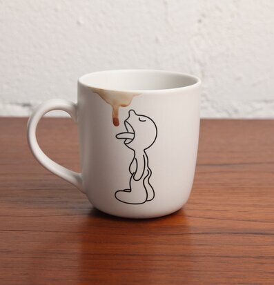 Bild på humoristisk mugg med unik design och tunga