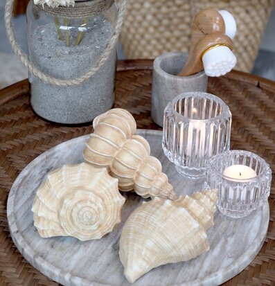 Bild av elegant och naturlig inredning med strandtema