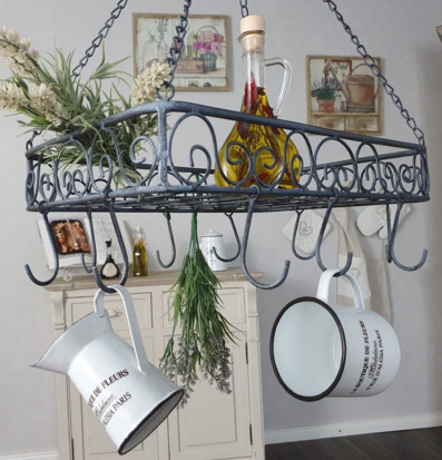 Bild av rustik takhylla med vintage och lantlig känsla