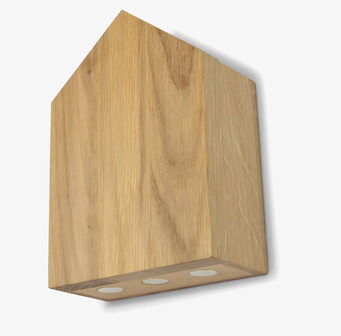 Foto av stilrent nyckelhus i oljad ek med magneter