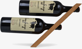 Foto av innovativ vinflaskhållare i oljad ek