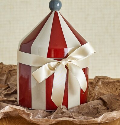 Bild av dekorativ förvaringsburk med lekfull design