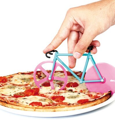 Bild av kreativ köksupplevelse med cykelpizzaskärare