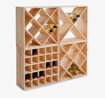 Foto av elegant vinställ i ljust trä för 24 flaskor