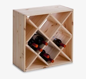 Bild av ett vinställ i naturträ med plats för 24 flaskor