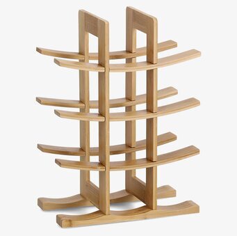 Foto av stilrent vinställ för tolv flaskor i bambu