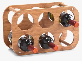 Bild på stilrent och funktionellt vinställ i bambu