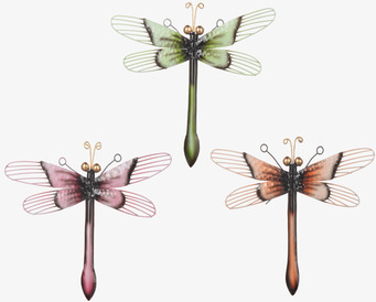 Bild av tre detaljrika trollsländor i hamrad plåt