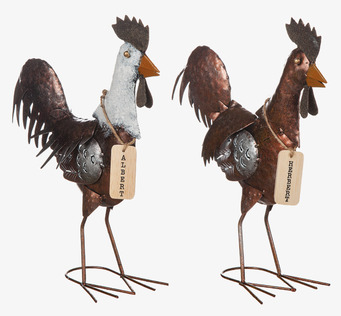 Bild av dekorativa tuppar i hamrad plåt för heminredning