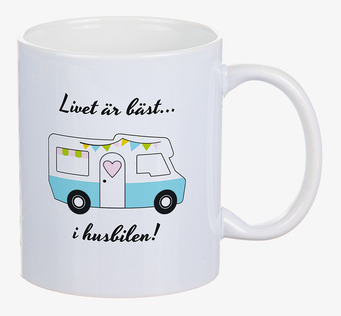 Bild av porslinsmugg med husbilstema och äventyrskänsla