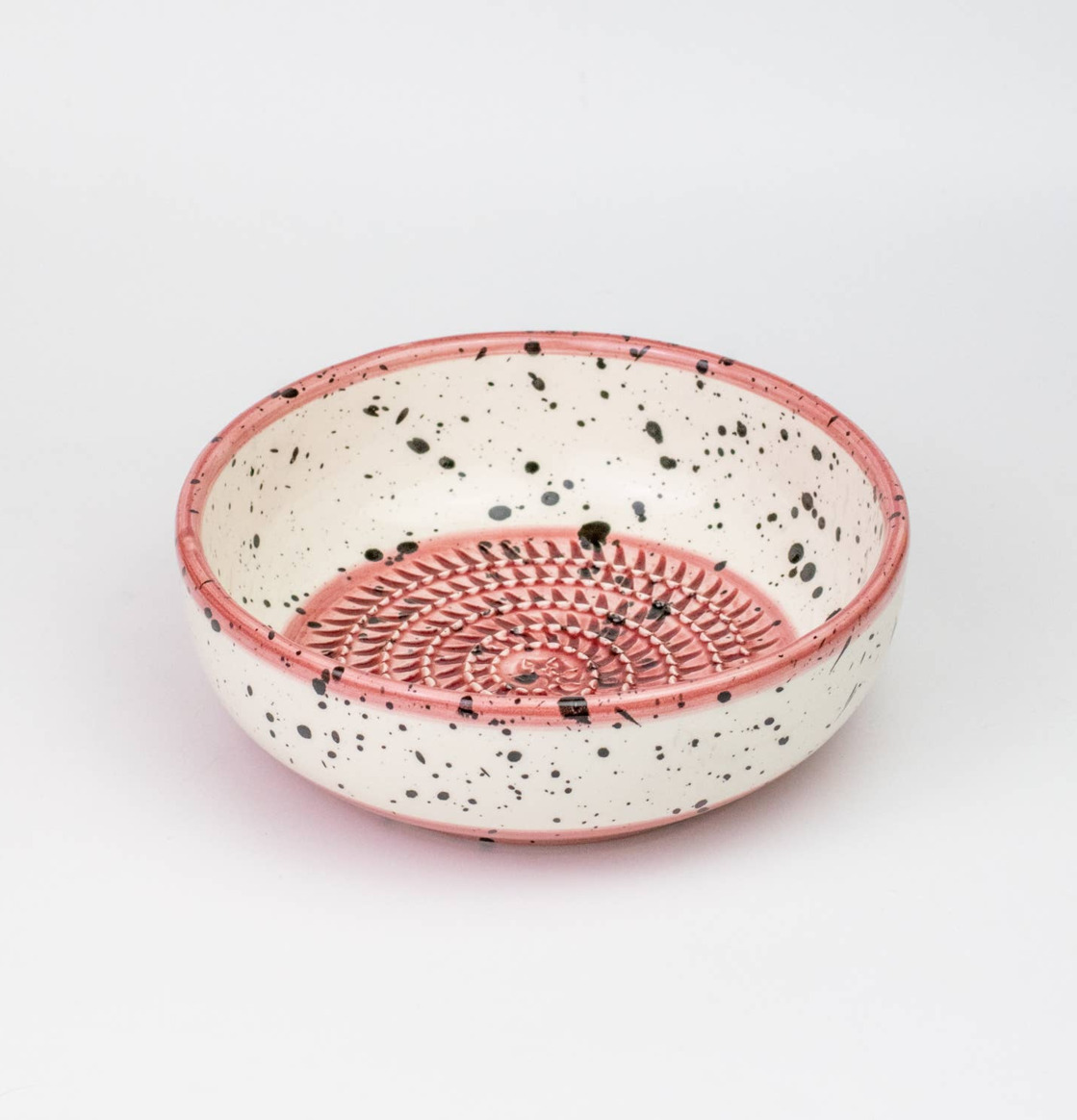 Bild av körsbärsrosa keramisk rivplatta med mönster