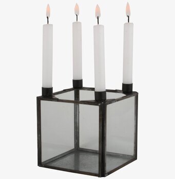 Foto av stilren ljusstake i glas och metall för hemmet