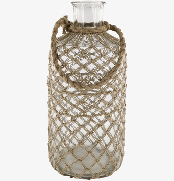 Foto av elegant glasvas med flätad jute och handtag