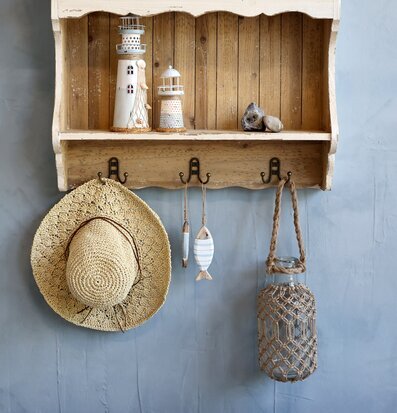 Bild av nautisk inredning med rustik och charmig stil