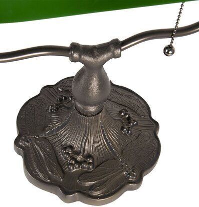 Bild av en klassisk skrivbordslampa med detaljerad bas