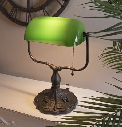 Bild av klassisk skrivbordslampa med grön glasskärm