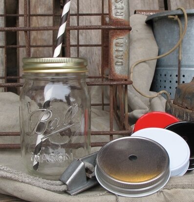 Bild av klassisk glasburk i rustik och lantlig miljö