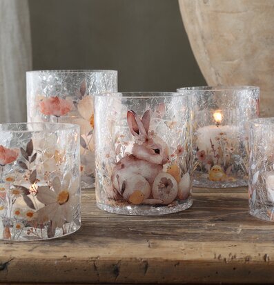 Bild av eleganta och vårinspirerade ljuslyktor i glas