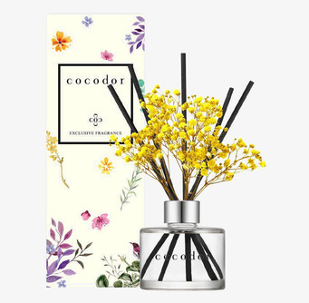 Bild av eleganta doftpinnar med naturlig och lugnande stil