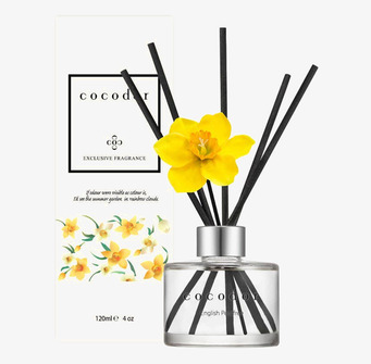 Bild av eleganta doftpinnar med blommig och fruktig touch