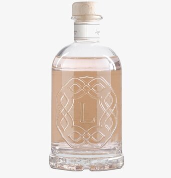 Foto av elegant doftprodukt i glasflaska med träkork