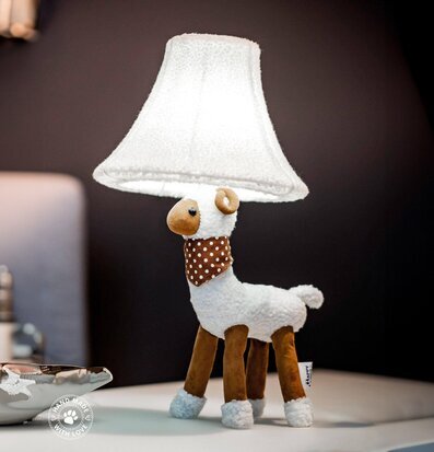 Bild av unik bordslampa med fårdesign och charm