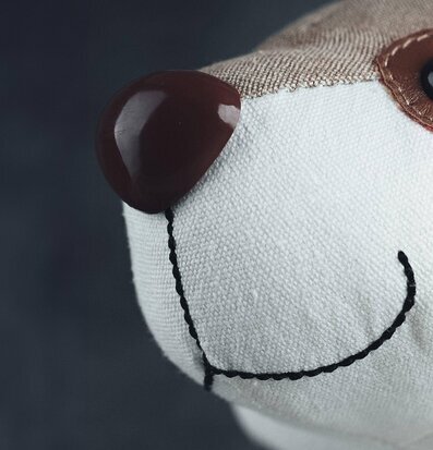 Bild av bordslampa med unika detaljer och material