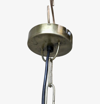 Foto av taklampa med antik finish och robust design