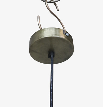 Bild av elegant taklampa med tidlös design och detaljer