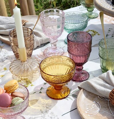 Bild av elegant dukning med vintage- och modernelement