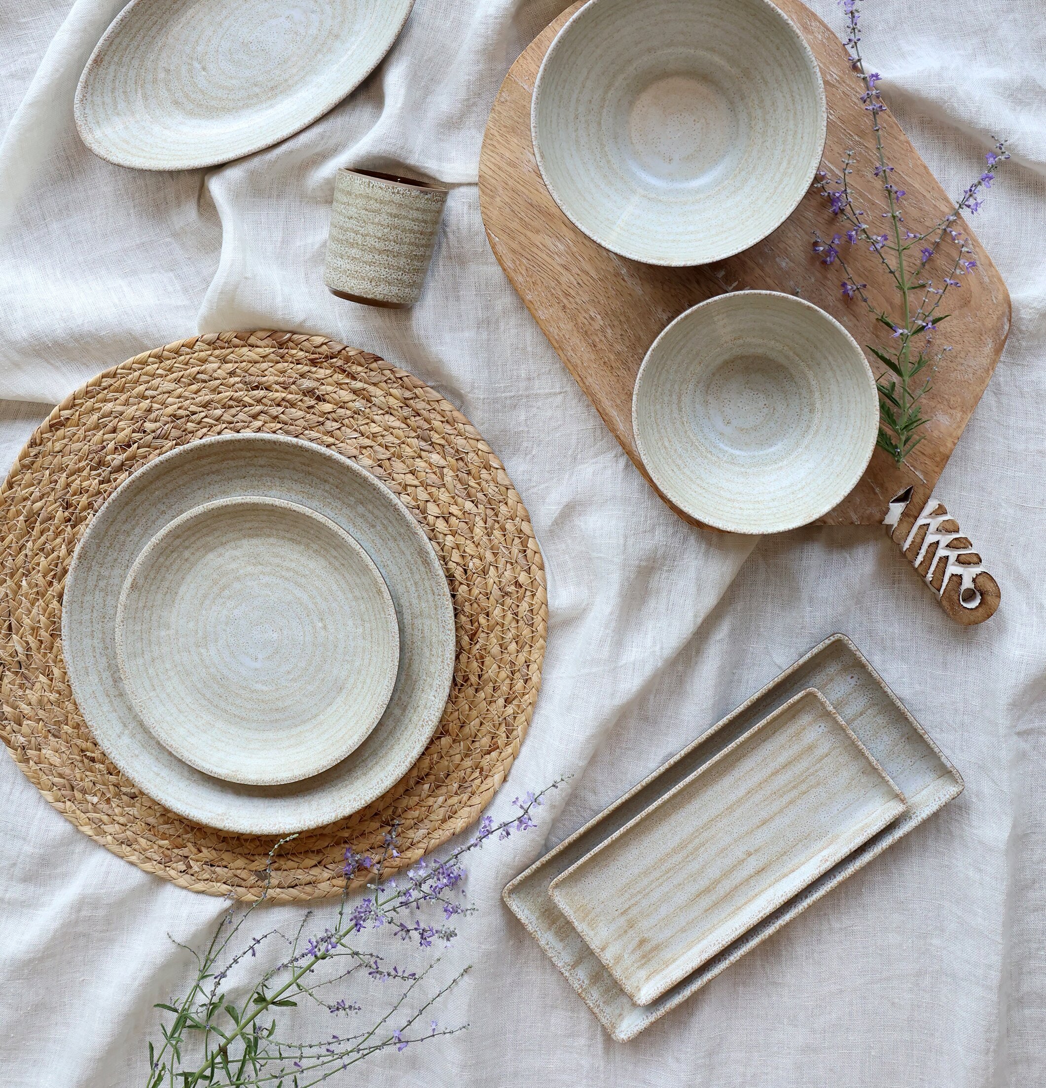 Bild av harmonisk ensemble av köks- och matprodukter