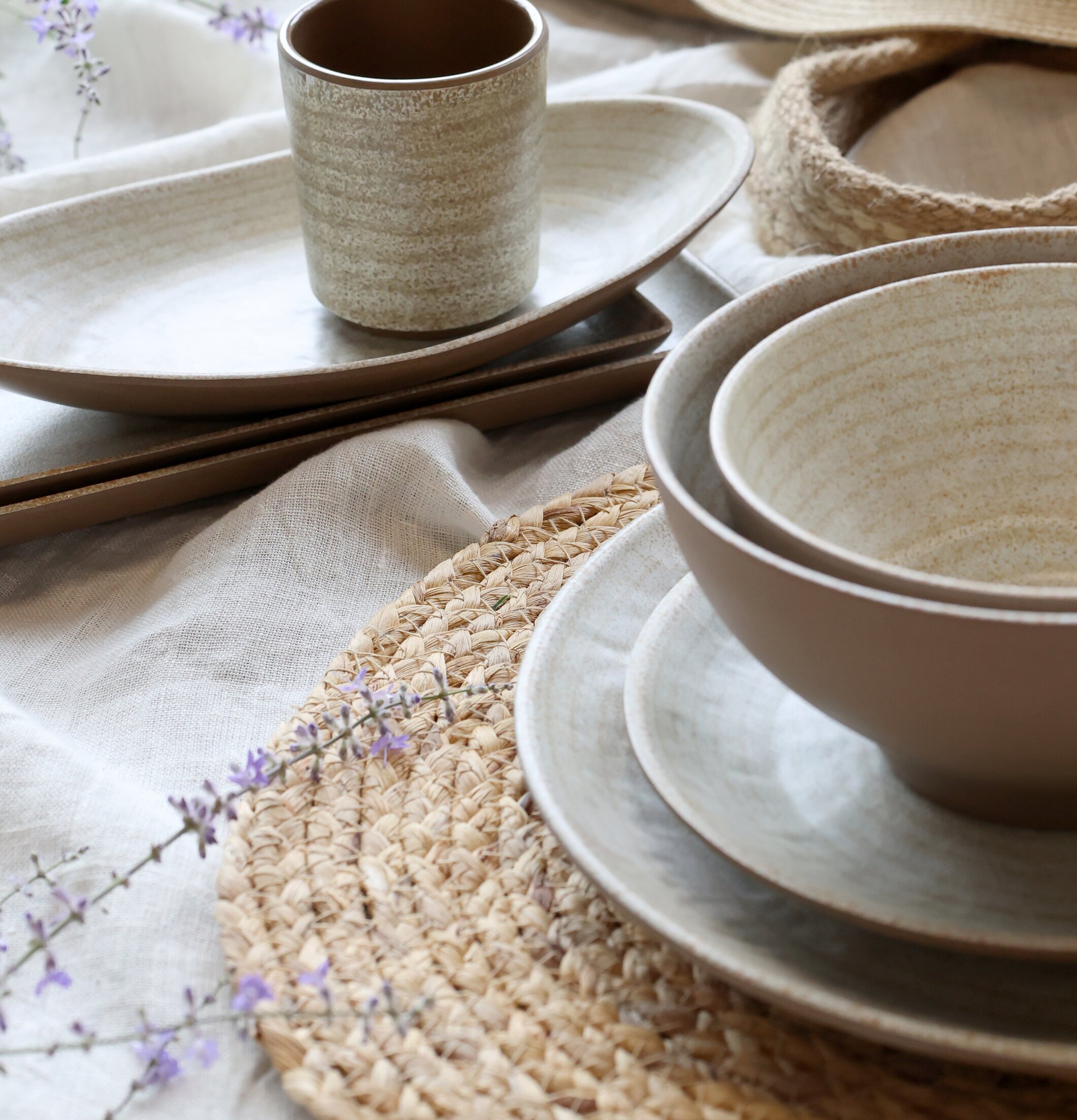 Cassis Fat Latte Melamin Chic Antique Serveringsbrickor Brickset Serveringsfat