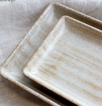 Bild av harmonisk dukning med naturliga detaljer