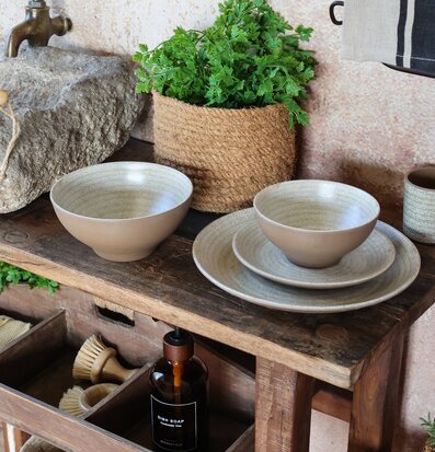 Bild av harmonisk dukning med rustik och elegant stil