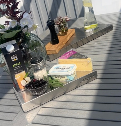 Bild av elegant servering med somrig och rustik känsla