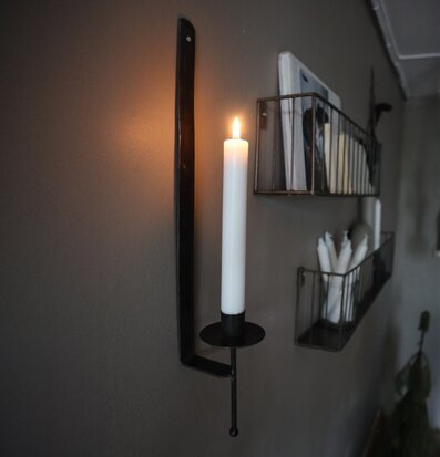 Bild av elegant väggljusstake på stilren mörk vägg